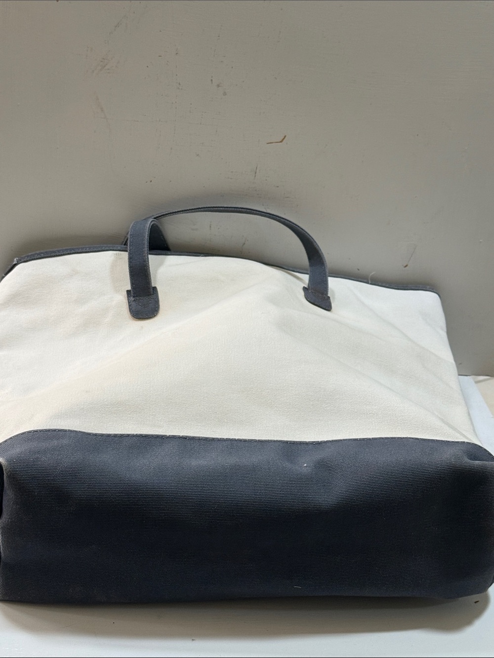 Ralph Lauren White/Cream Canvas Bag Tote with Black Trim and Matching Zip Pouch - Picture 9 of 16